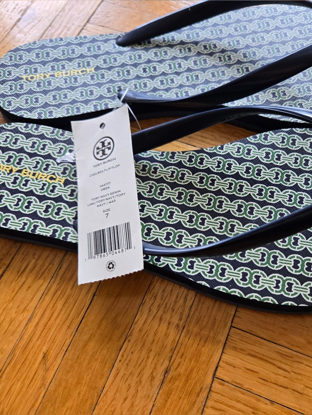 Brand New With Tags Tory Burch Printed Navy & Green Chelsea Flip Flop Sandals - Picture 2 of 4